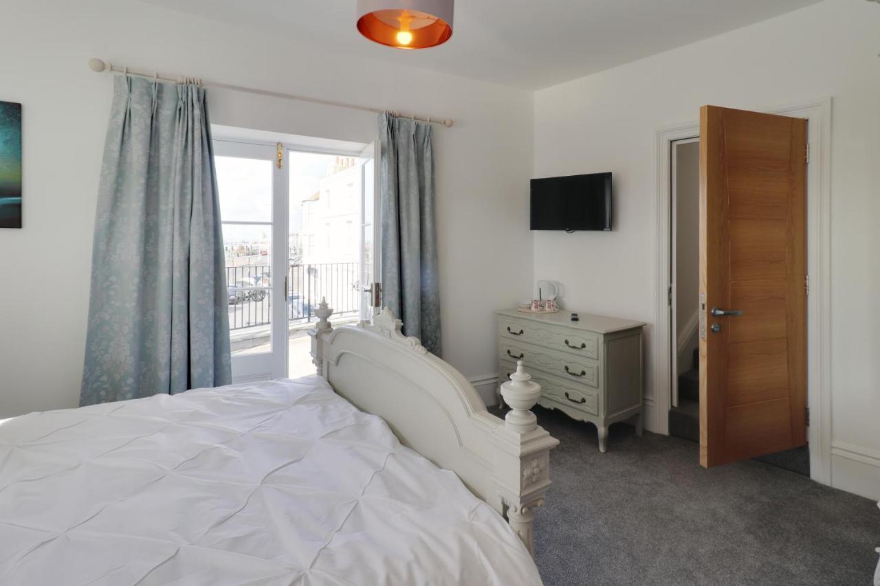 Master Accommodation Suite 2 Sea View With Balcony Hastings Ngoại thất bức ảnh